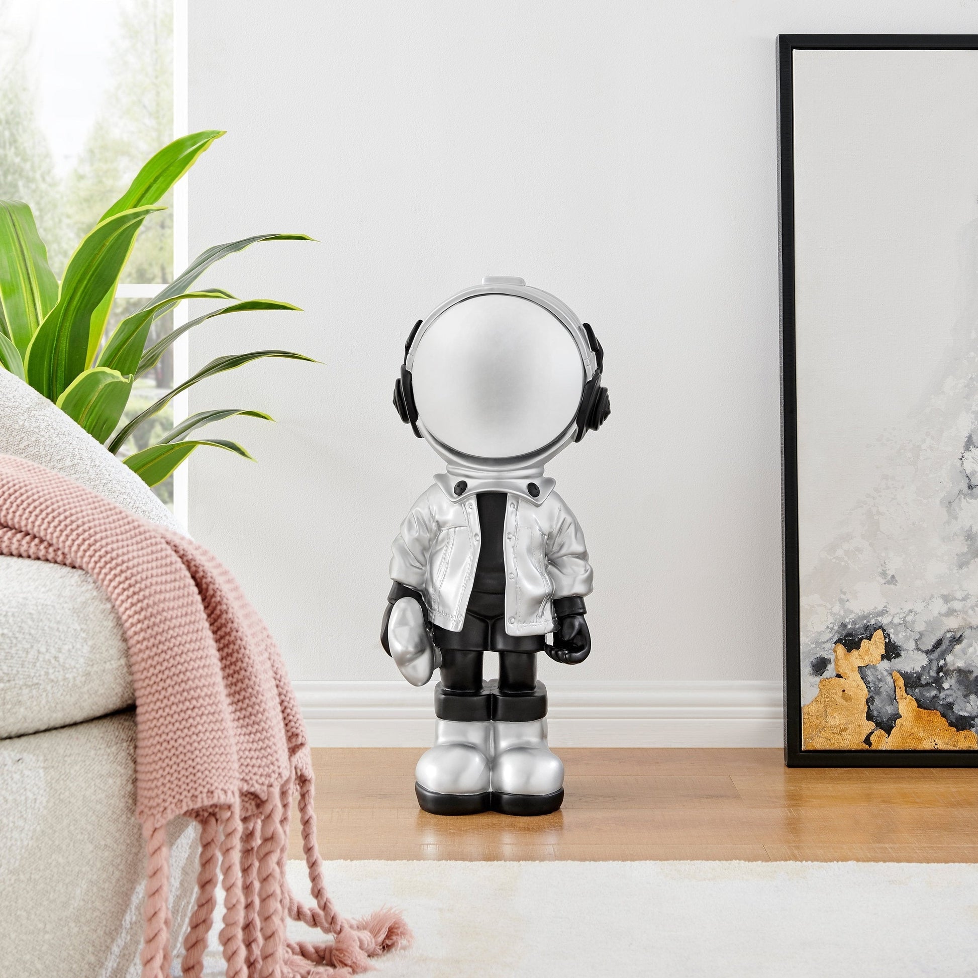 Hubble takes the Stars //Astronaut- Sculpture // Black & Silver